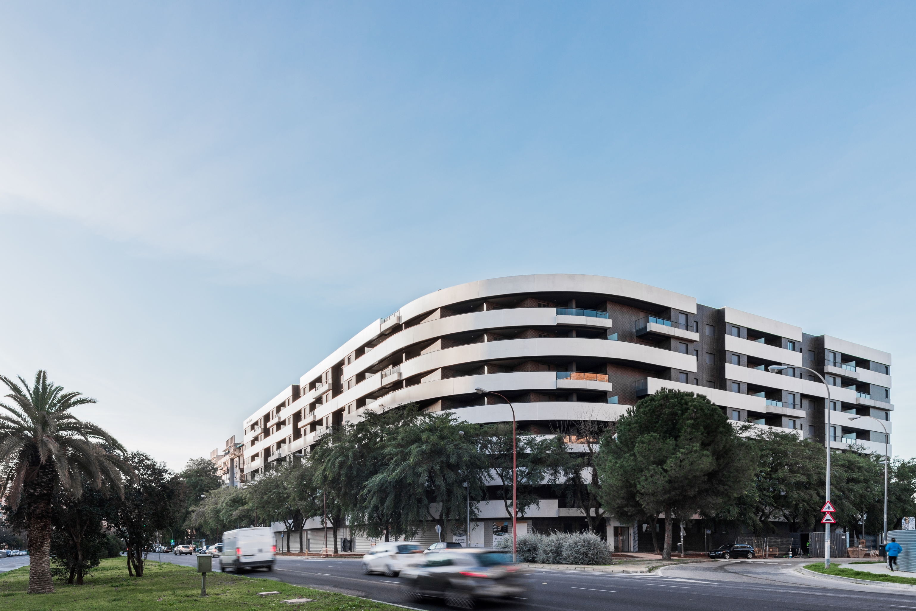 225 viviendas en Avda de las Ciencias en Sevilla - Imagen 1